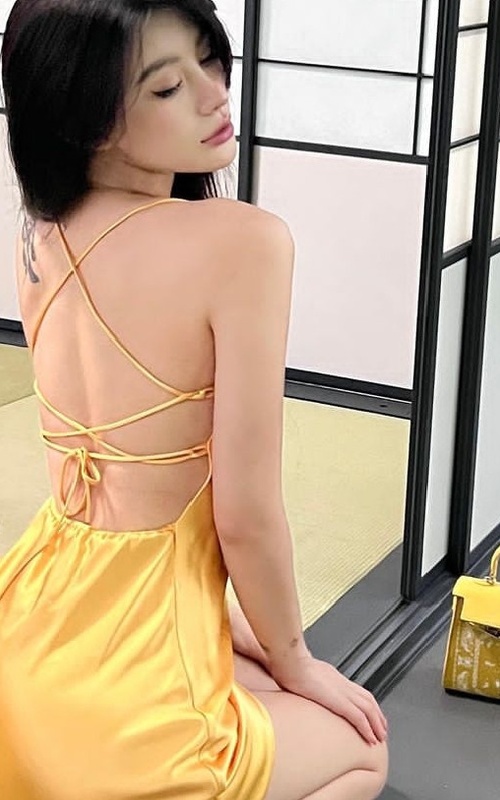 Claro, aquí tienes un título emocional que cumple con tus requisitos: "Descubre la Pasión y el Encanto de Clara Encierro 1 Mis Fotos